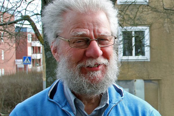 Thomas Avén fyller 80 år. Det firar vi med en egen insamling till Läkare i Världen