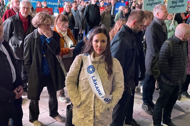 97e0d438-2fff-4f87-a1bf-3f5e848f0b90