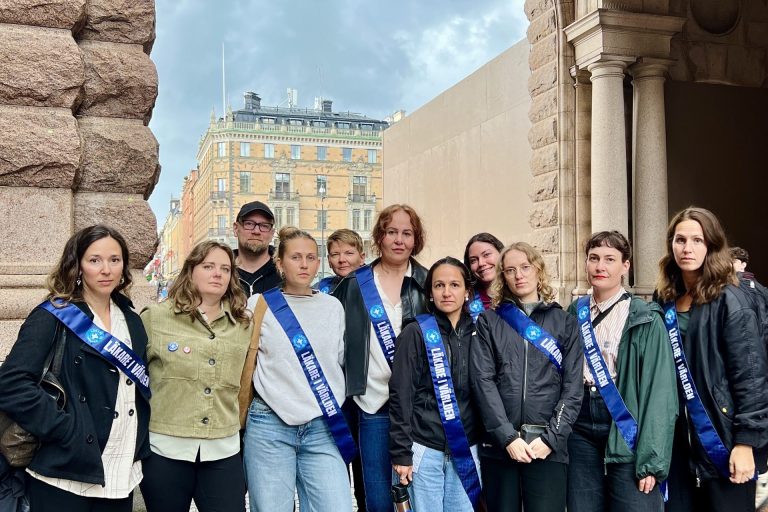 Läkare i Världen utanför Riksdagen.