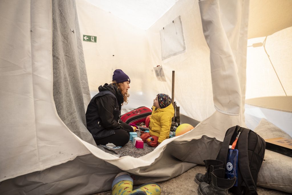TURKEY ANTAKYA EARTHQUAKE Photo shows the Medical Mobile unit during the earthquake in Antakya in Turkey. Ayse Calayit, 29 years, Psychologist, meet Seuf Umut, 3,5 years old, in a tent at Harbiye. February 15th, 2023 © OLIVIER PAPEGNIES